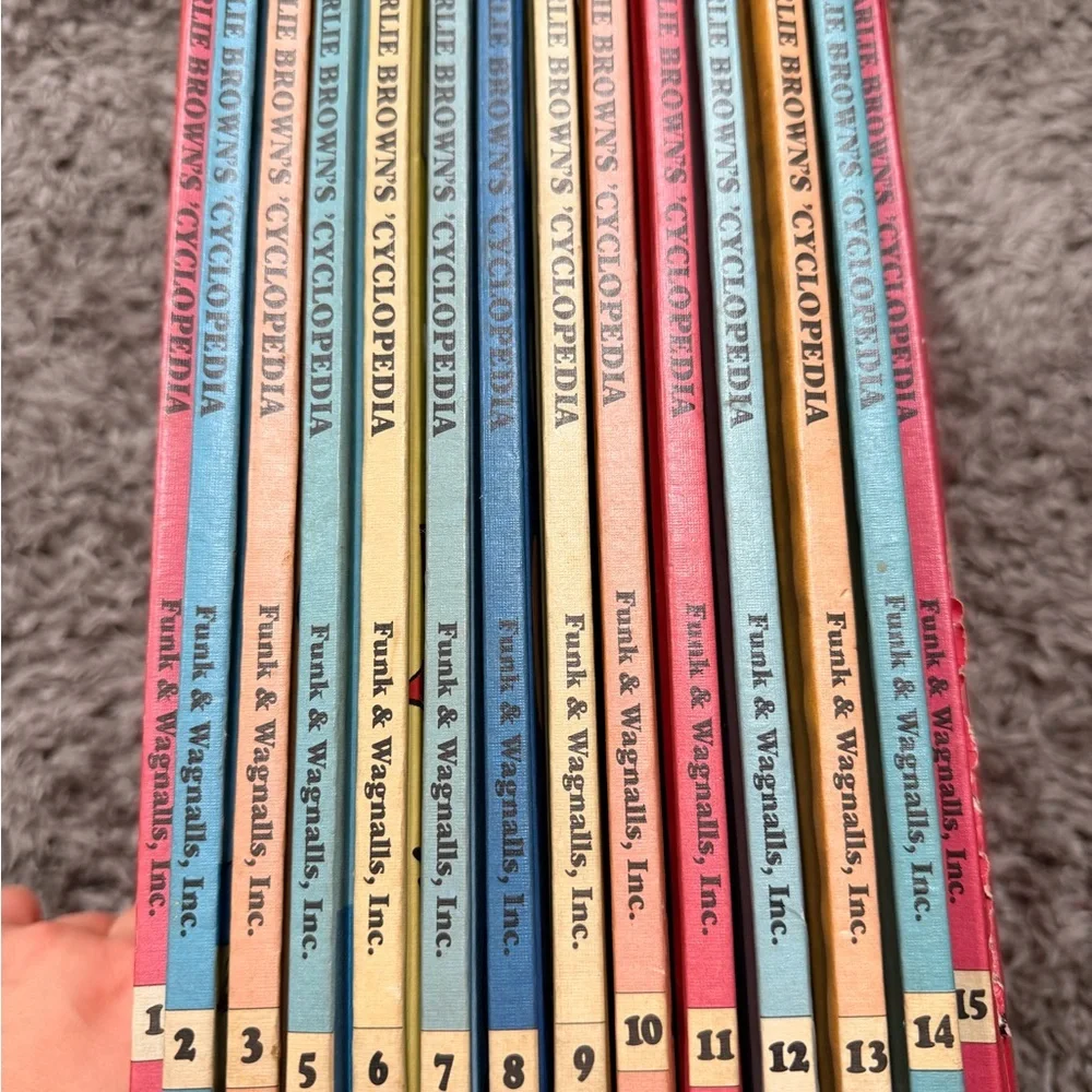 VTG 1981 - Charlie Brown's Cyclopedias #1-3 and 5-15 - Picture 2 of 10